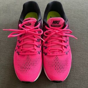 NEW Womens NIKE Air Zoom Pegasus 33 Pink White Black Size 10.5
